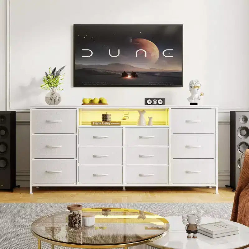 Mobile TV comò da 63 pollici con 12 cassetti, cassettiera in tessuto con stazione di ricarica e luci LED, ripiani aperti per TV da 65-75 pollici, centro di intrattenimento moderno