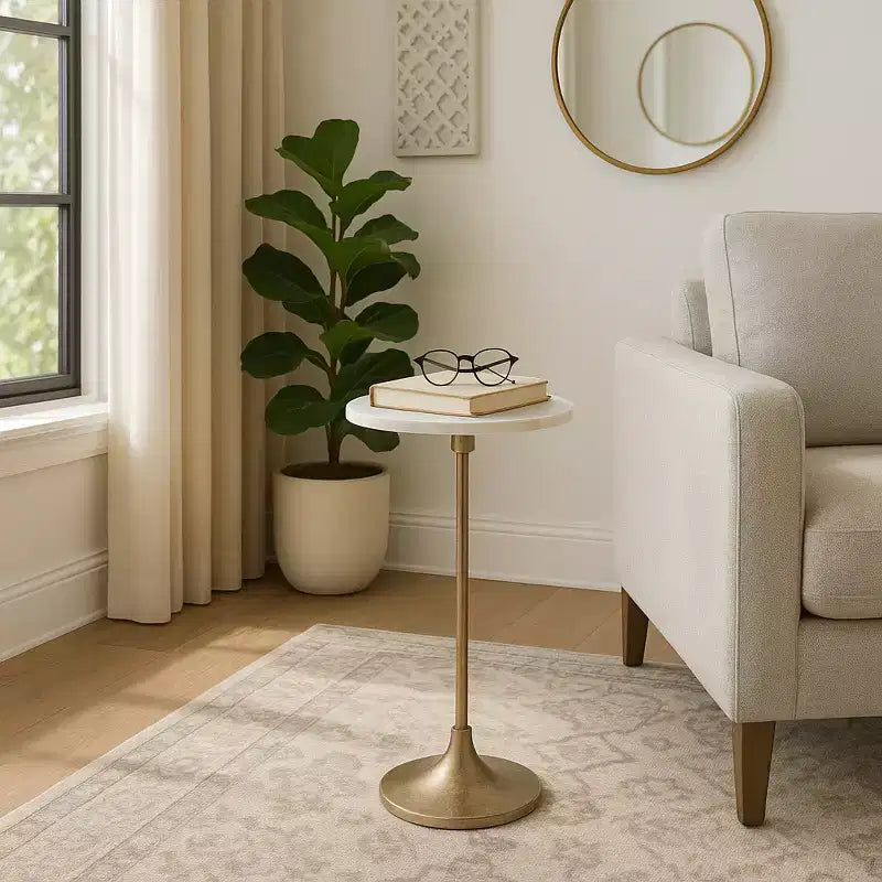 Elegante tavolino, tavolino da appoggio o comodino piccolo per l'arredamento della stanza - Tavolino da bevande sottile in metallo con piano in marmo e base a tromba