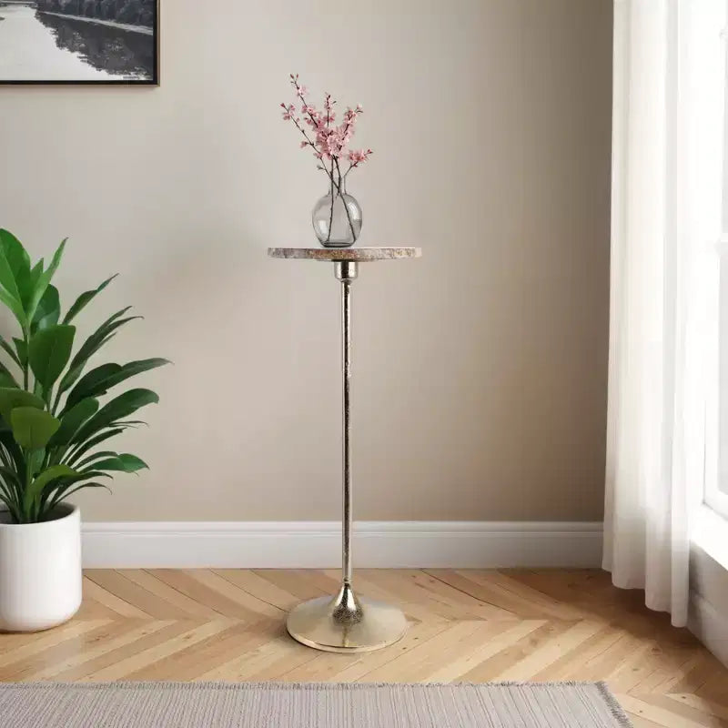 Elegante tavolino, tavolino da appoggio o comodino piccolo per l'arredamento della stanza - Tavolino da bevande sottile in metallo con piano in marmo e base a tromba