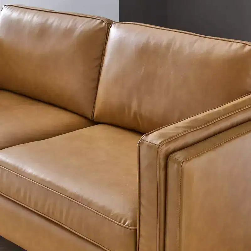 Divano in ecopelle, color cuoio - Design moderno di metà secolo, dettagli in metallo dorato, imbottitura in schiuma ad alta densità